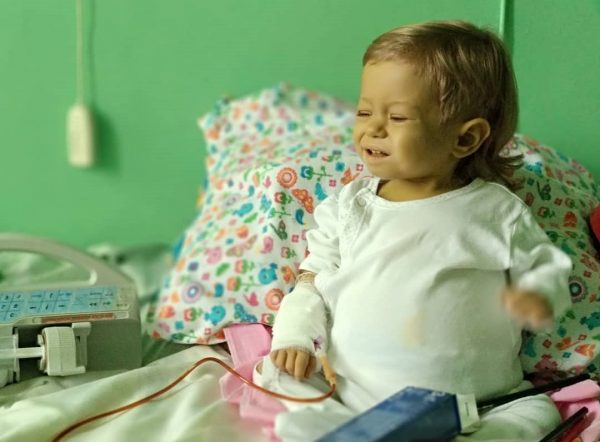 Нужна помощь: 2-летней девочке из Запорожья собирают средства на немедленную трансплантацию печени (Фото)