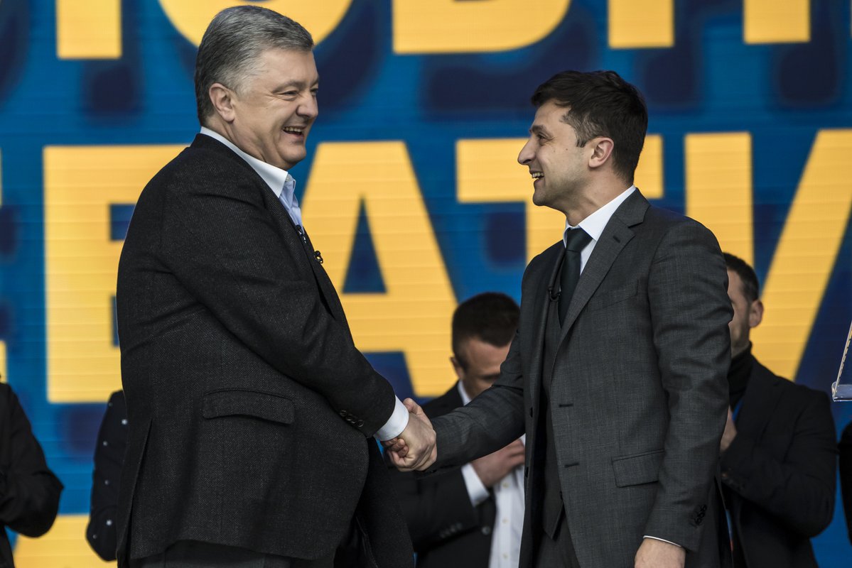 “Не важливе прізвище того, хто буде обраний” і “Ми об’єднали Україну” – Порошенко та Зеленський проголосували