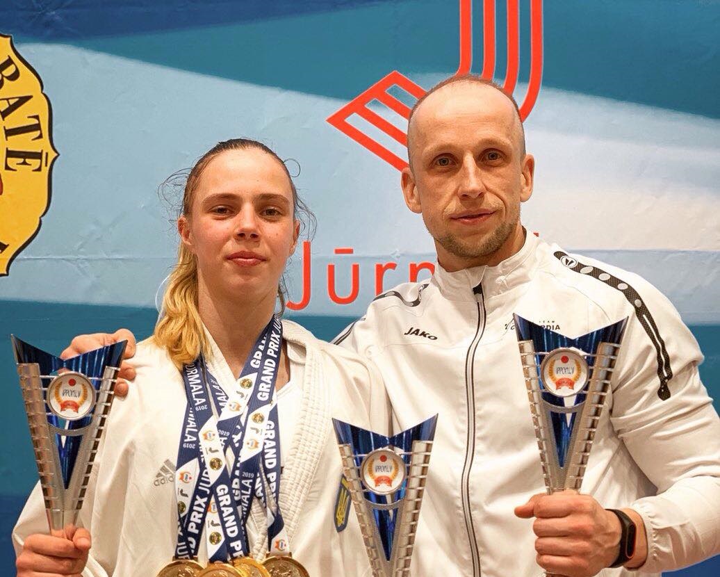 Запорожские юные каратисты привезли 5 золотых медалей с международных соревнований