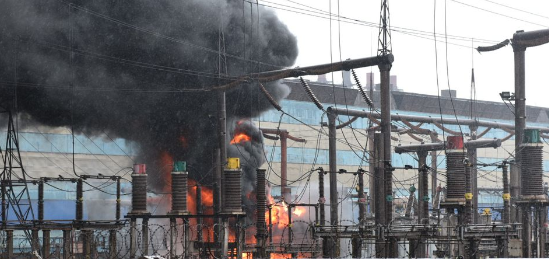 В районе Запорожского ферросплавного завода  произошел пожар (Видео)