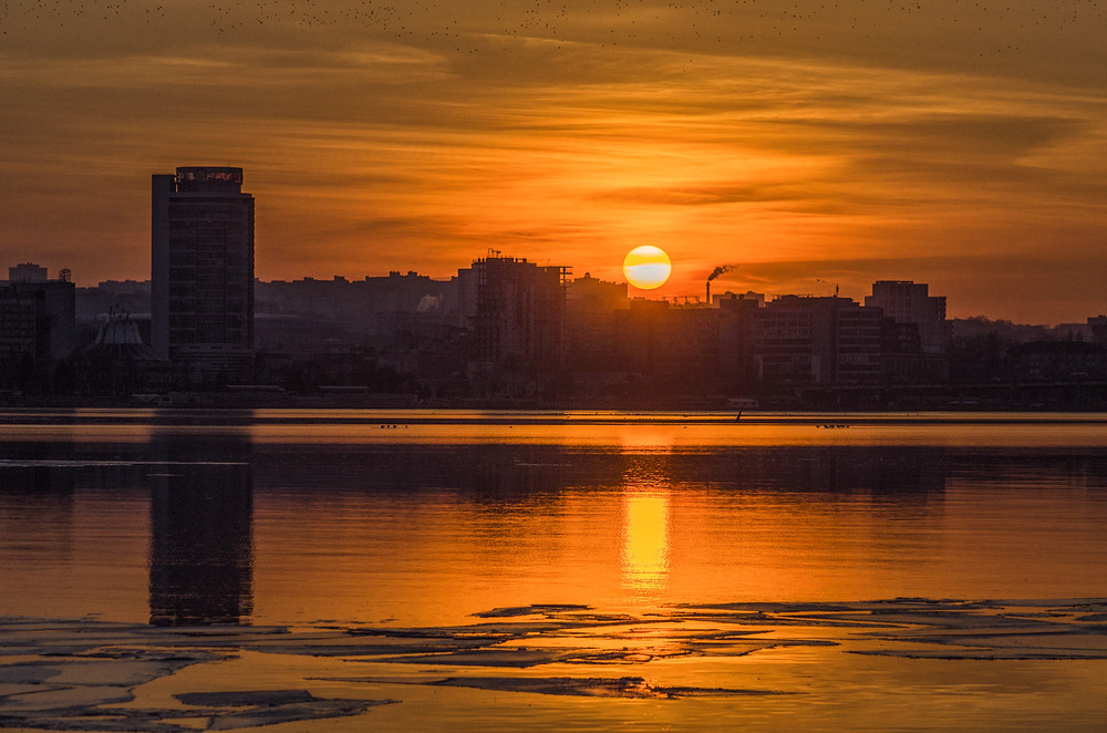 Фото дня: золотой закат над Запорожьем