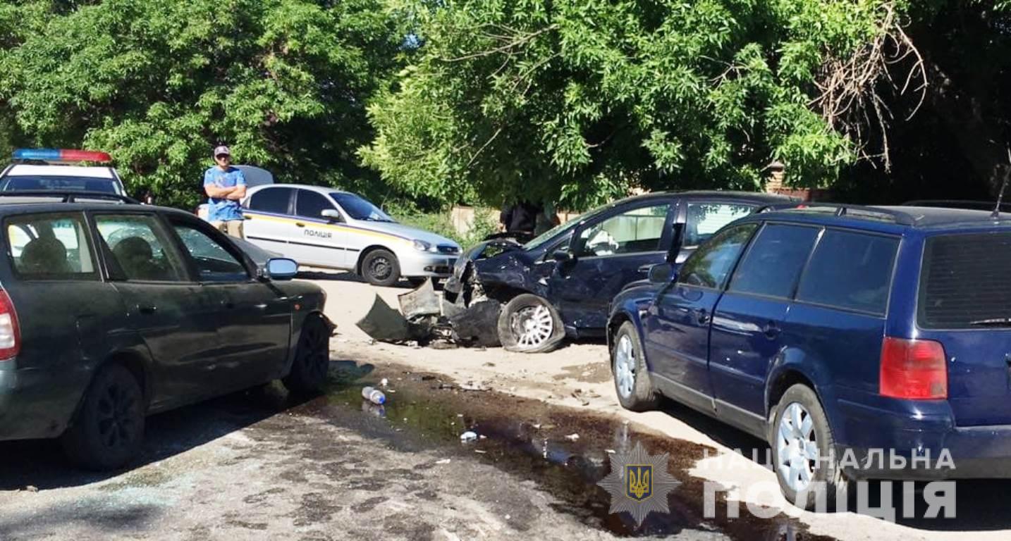 В Шевченковском районе Запорожья столкнулись три авто: пострадали четыре человека (Фото)
