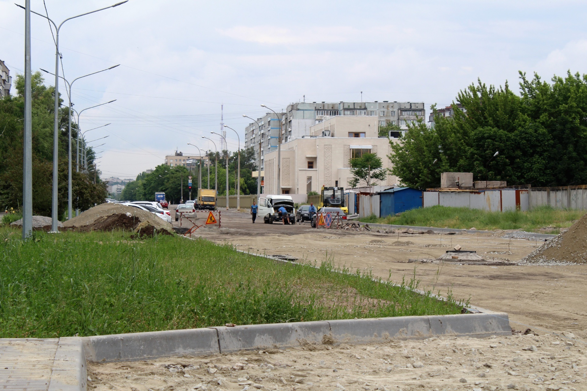 В Запорожье на ул. Школьная завершается строительство новой дороги  (Фото)