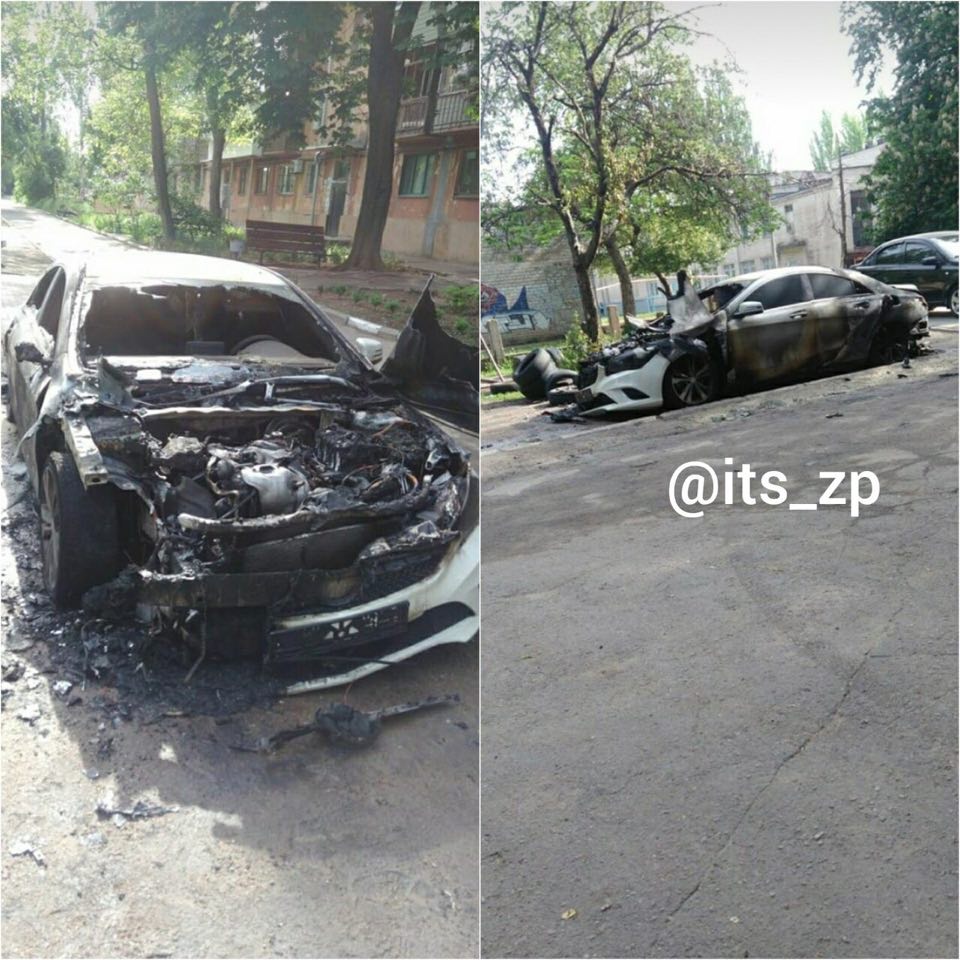 Соцсеть: в Запорожье сожгли белый Mercedes (Фото)