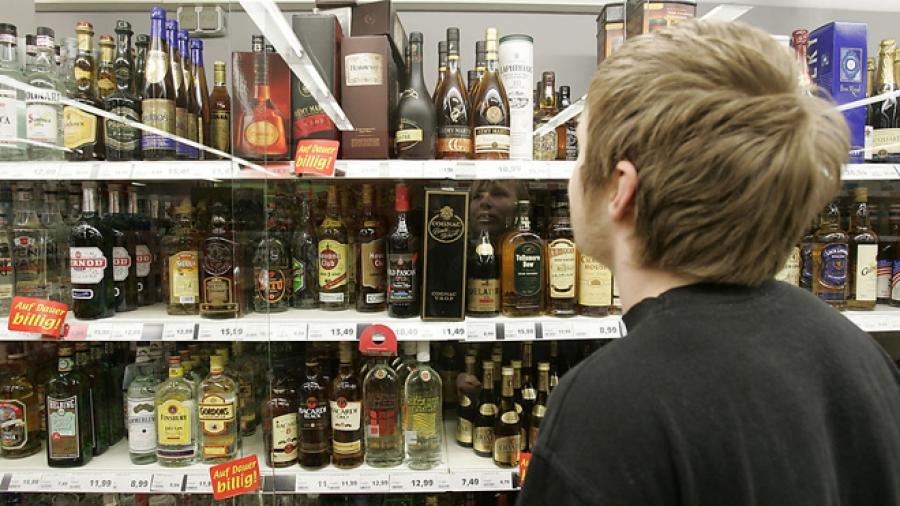 В Запорожье трое несовершеннолетних украли из магазинов алкоголь (Фото)