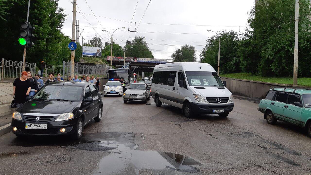 В Запорожье произошло еще одно ДТП с маршруткой (Фото)