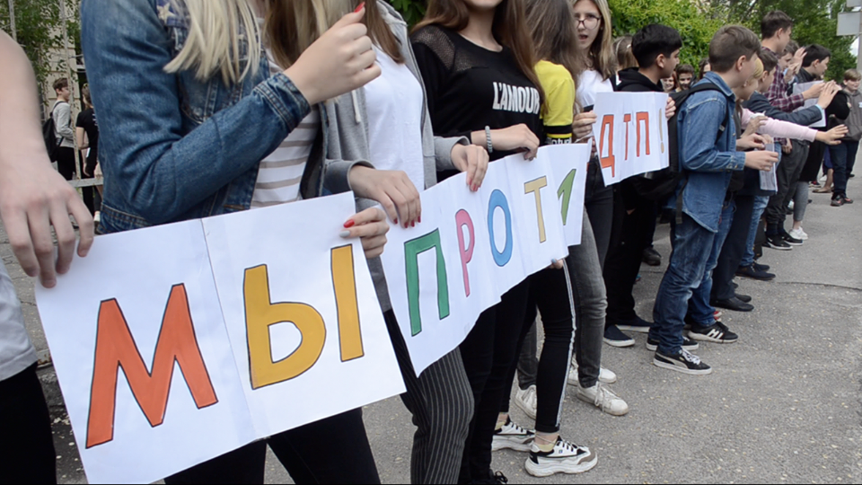 «Мы против ДТП»: в Запорожье митингуют дети (Фото)