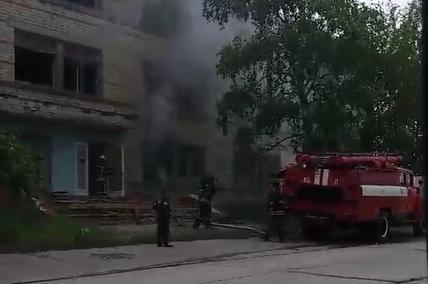 На территории Бердянского завода стекловолокна произошел пожар: предположительно – поджог (Фото)