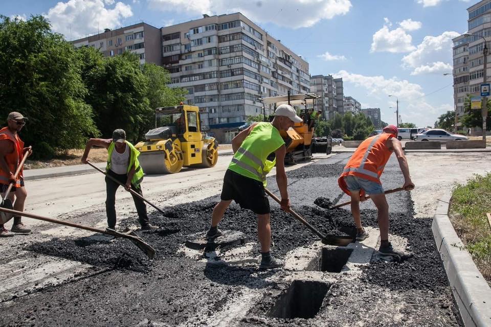 Як у Запоріжжі триває реконструкція дороги на вулиці Шкільній (Фото)