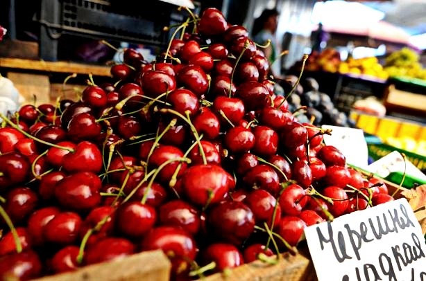 Мелитопольскую черешню в супермаркетах продают в два раза дороже (Фотофакт)