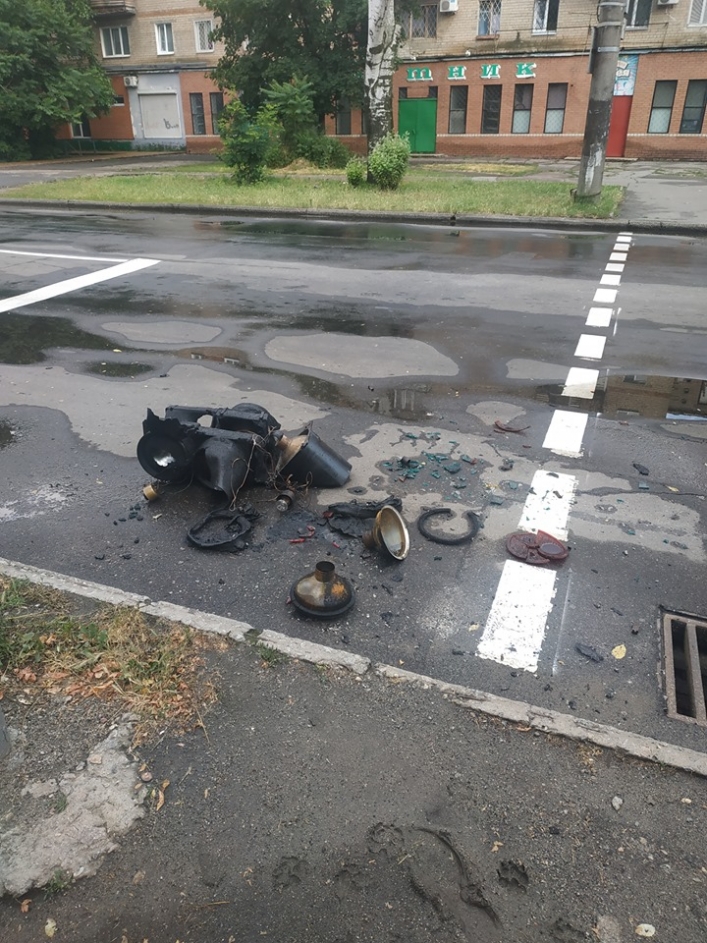 В Запорожской области сгоревший светофор рухнул на проезжую часть (Фото)