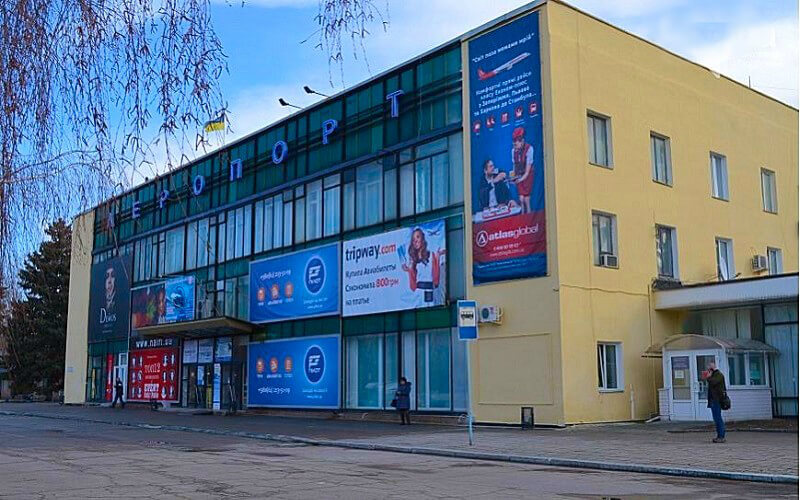 В Запорожском аэропорту гражданка РФ пыталась вывезти запрещенную сумму денег (ФОТО)