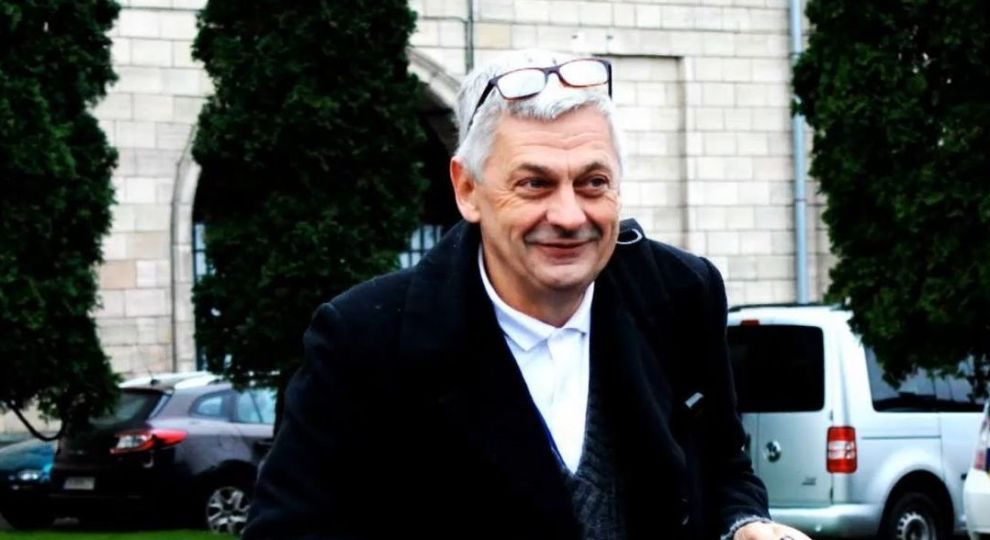Избитый в Черкассах журналист Вадим Комаров умер