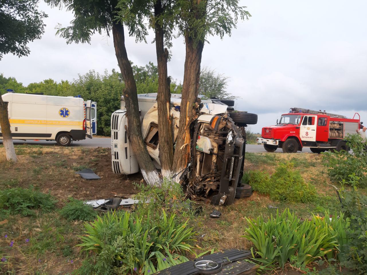 В ДТП возле памятника воинам автомобилистам погиб водитель грузовика (Фото)