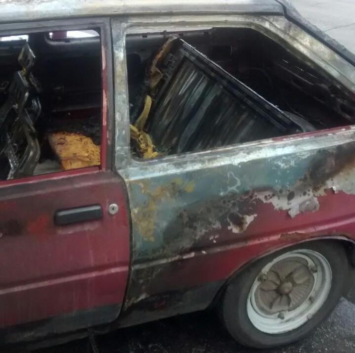 В Шевченковском районе Запорожья горело авто (Фото)
