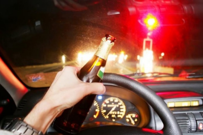 В Запорожье пьяная 24-летняя пыталась скрыться на своём авто от копов
