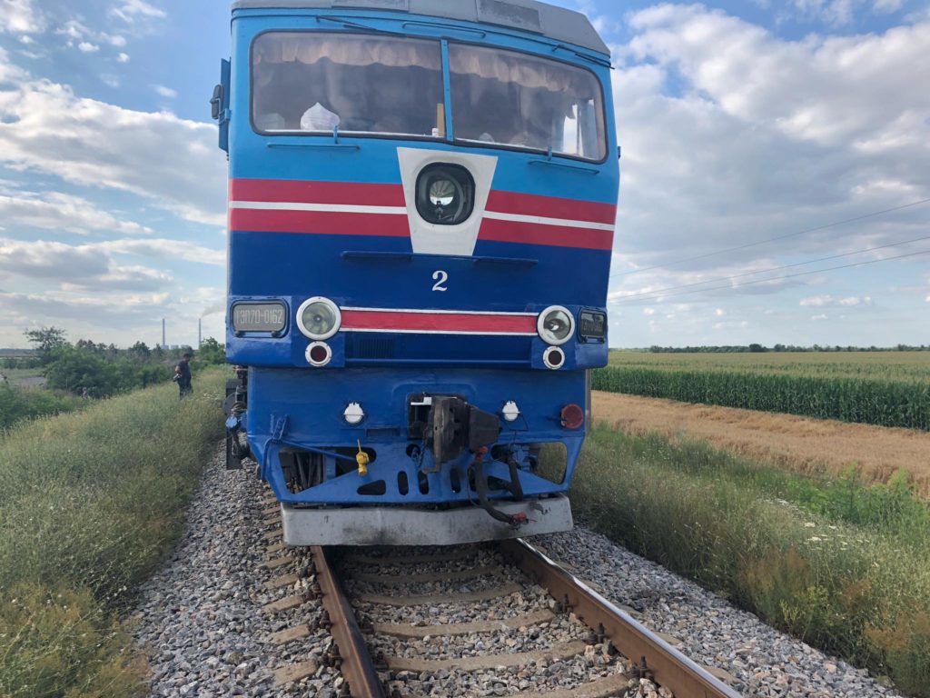 Поезд, который следовал из Энергодара в Запорожье, задымился (Фото)