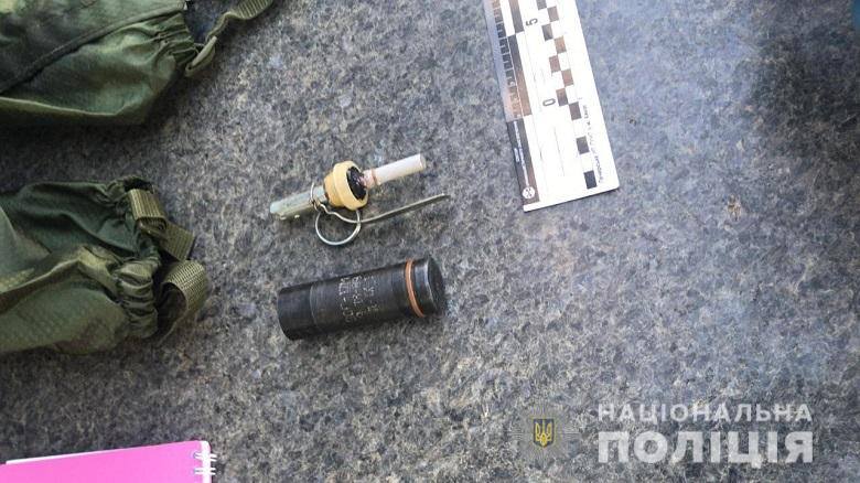 В Киеве возле Верховной Рады полиция задержала мужчину с гранатой