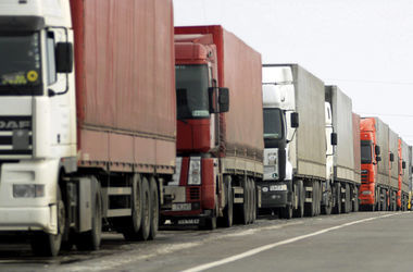 Водителям грузовиков напоминают об ограничении движения через ДнепроГЭС и мост Преображенского