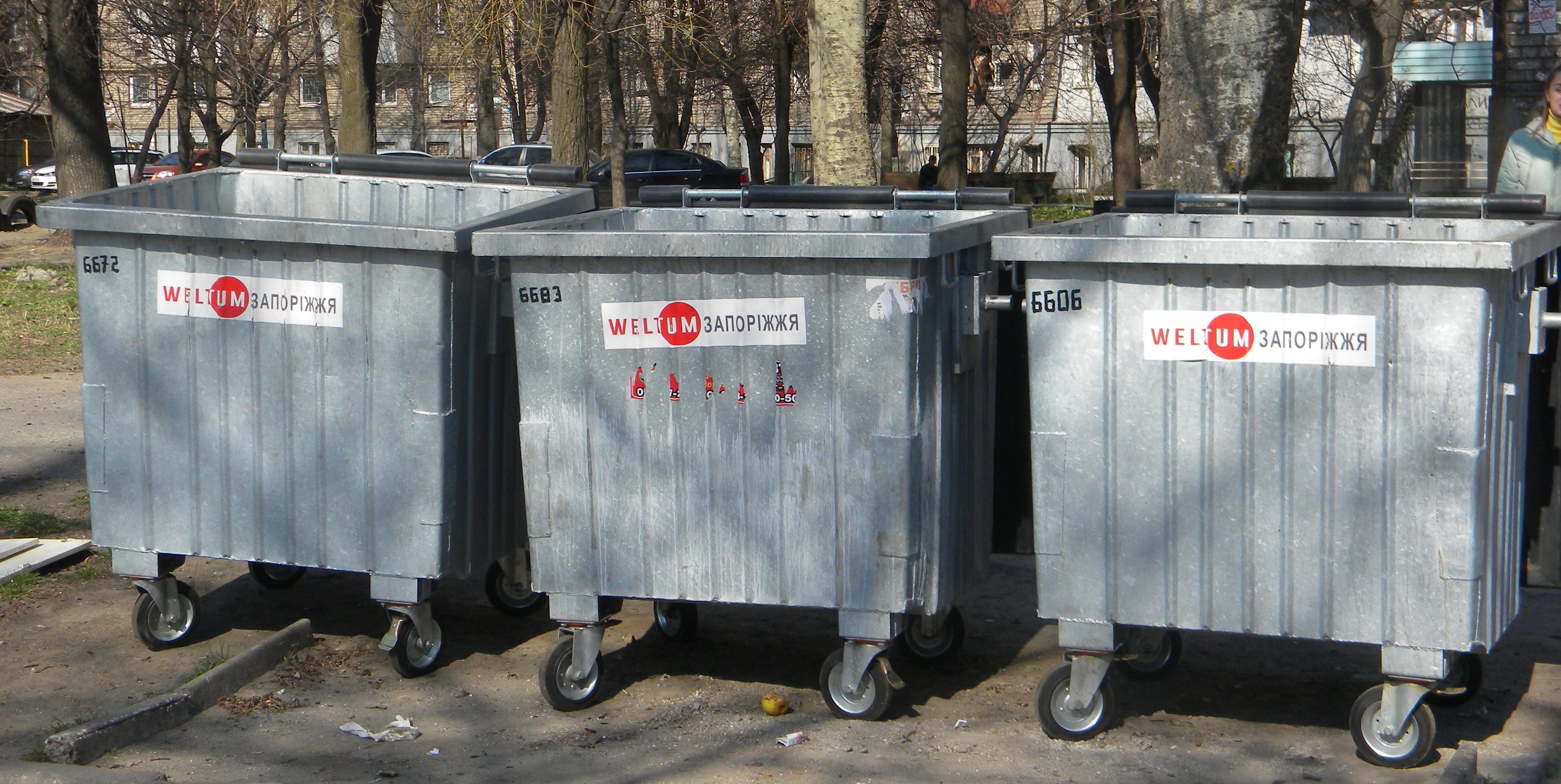 В Вознесеновском районе Запорожья установили мусорные евроконтейнеры (Фото)
