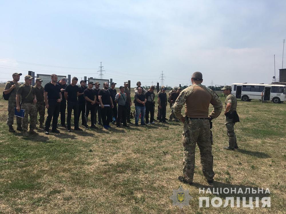 Запорожские полицейские принимают участие в тактико-специальных учениях (фото)