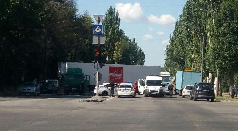 В Запорожье за рулем грузового авто умер водитель