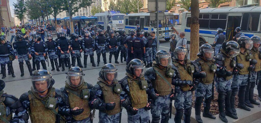 Масштабный митинг в Москве: более 200 задержанных. Все подробности