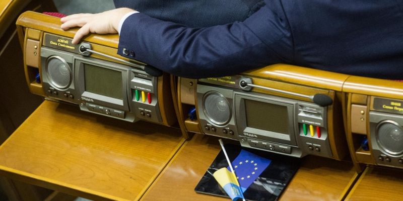 Переоборудование в Раде: нардепам в ближайшее время дадут “сенсорные кнопки”