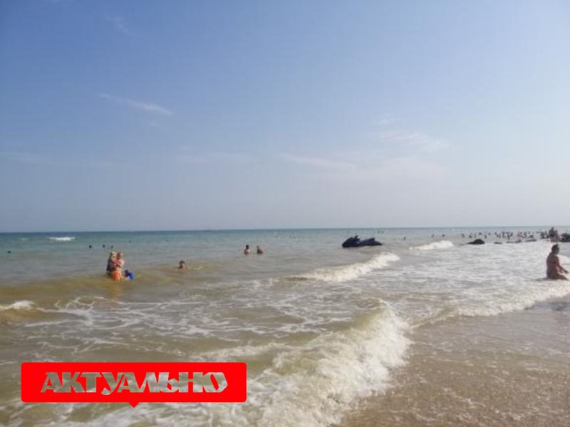Азовское море снова штормит (ФОТО)
