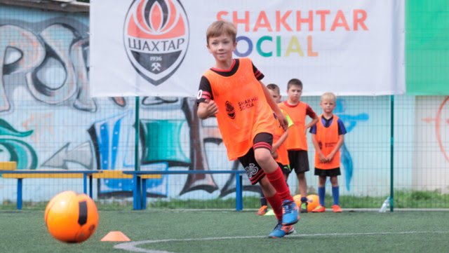 Три площадки и игрок сборной: “Шахтер” запустил проект для детей в Запорожье