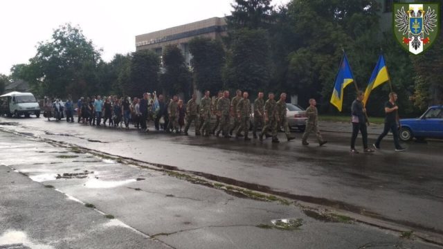 «Четверо героев стали ангелами»: Украина прощается с бойцами ВСУ, погибшими на Донбассе, душераздирающие кадры