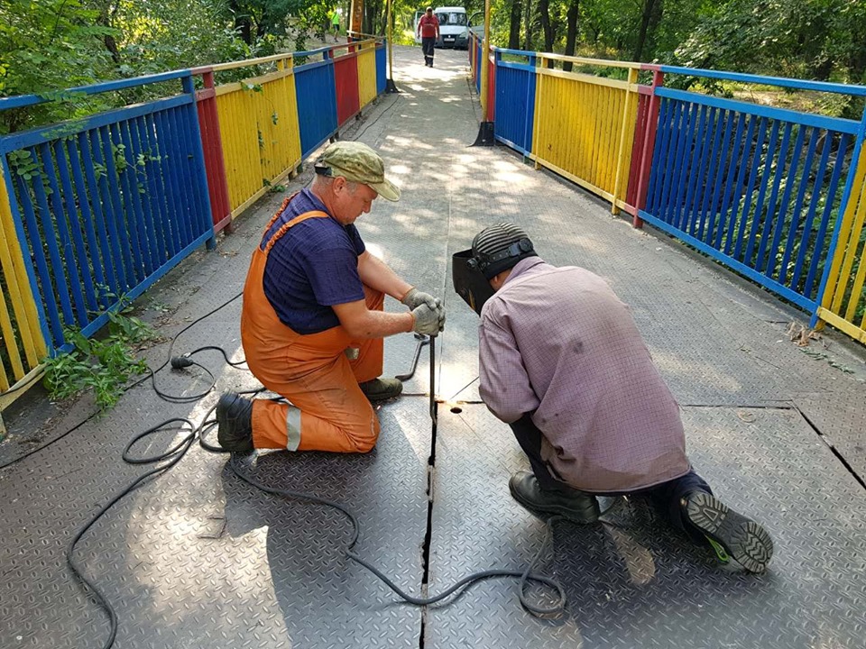 В Запорожье проводят ремонтные работы в парке Победы (ФОТО)