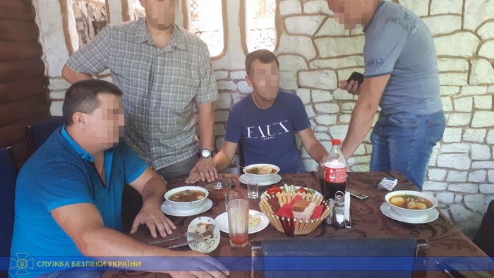 У Запоріжжі на великому хабарі “погорів” чиновник (ФОТО)