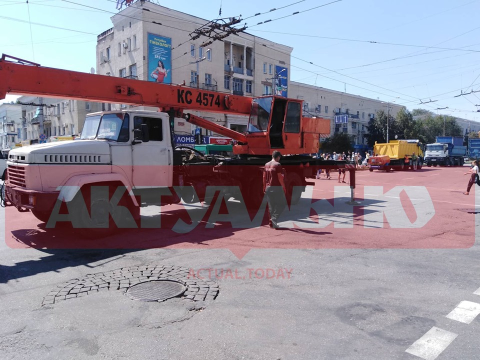 Как в Запорожье продвигается ремонт на перекрестке проспектов Соборного и Металлургов (ФОТО)