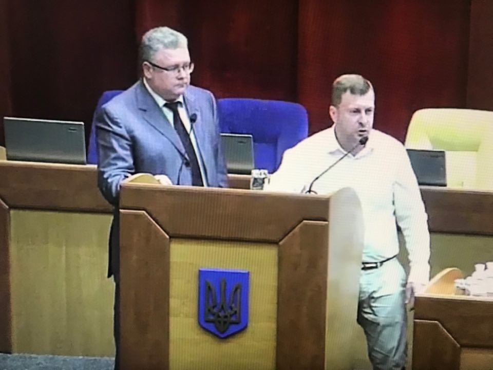 В сессионном зале Запорожского облсовета произошел серьезный конфликт между прокурором и депутатом (ВИДЕО)