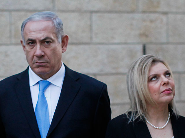 Жена Нетаньяху устроила скандал в самолете и бросила хлеб-соль на землю по прилету в Киев
