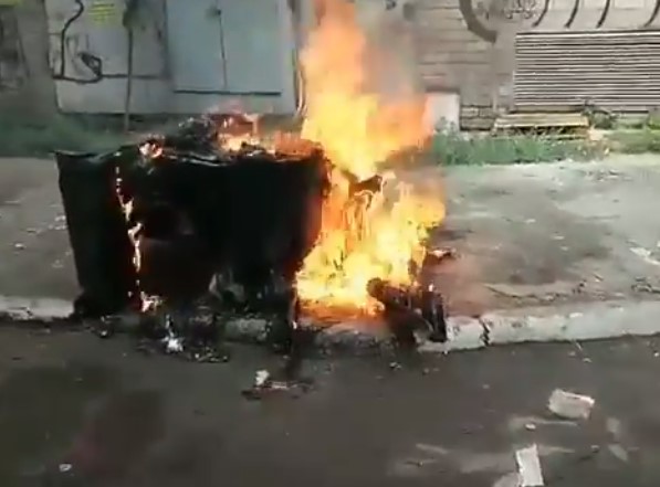 Запорожцы за неделю сожгли 23 мусорных бака, один был украден