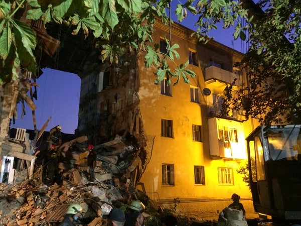 Взрыв и обрушение дома в Дрогобыче: есть жертвы (ФОТО)