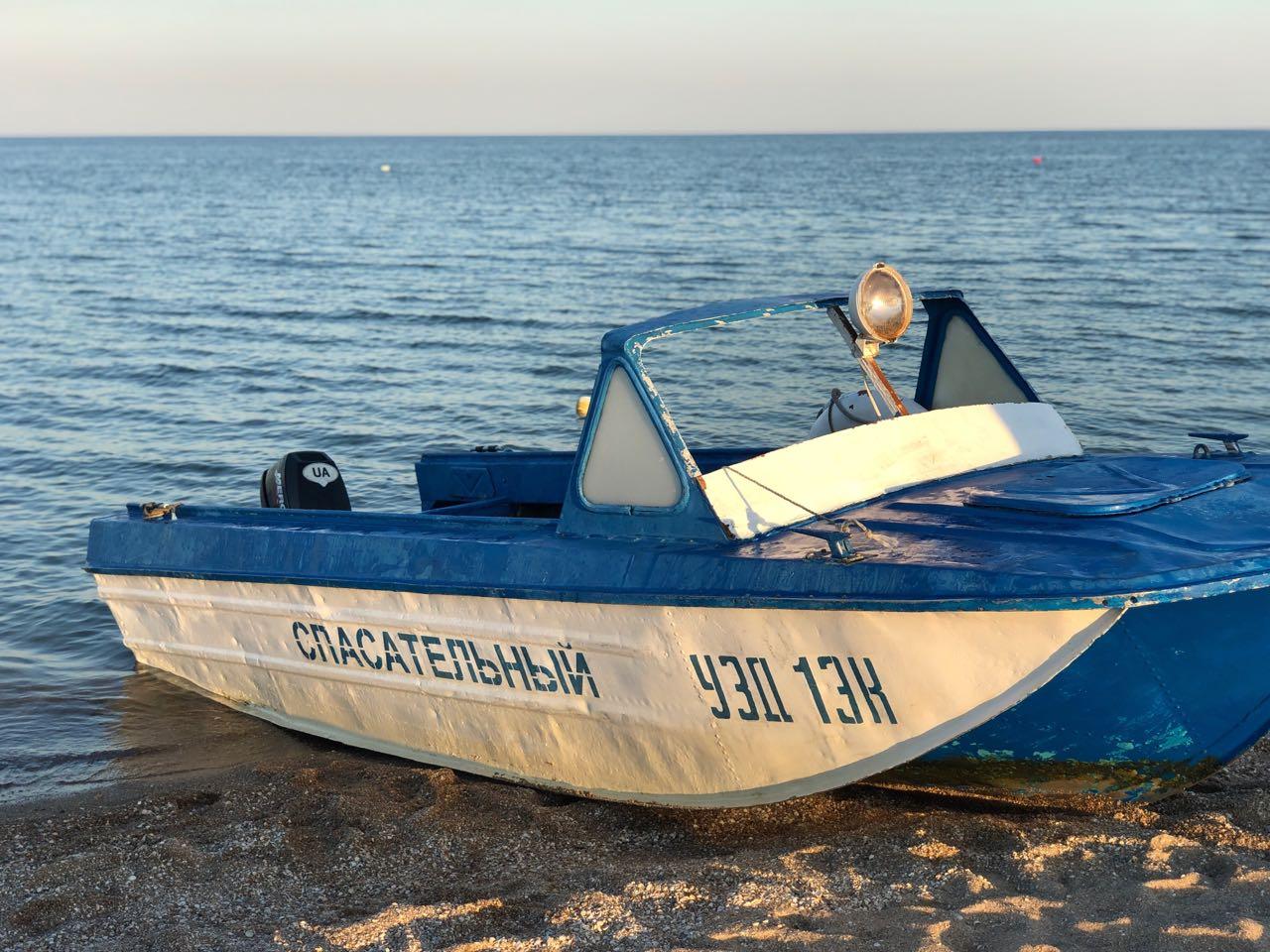 Одного из четырёх отдыхающих, лодка которых тонула в Бердянске, нашли мертвым