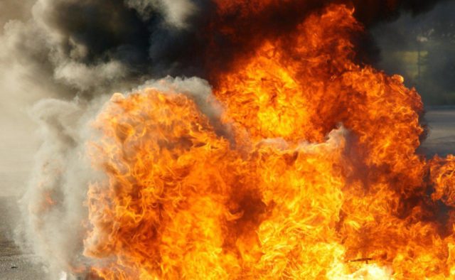 Масштабный пожар охватил химический завод под Львовом: кадры ЧП