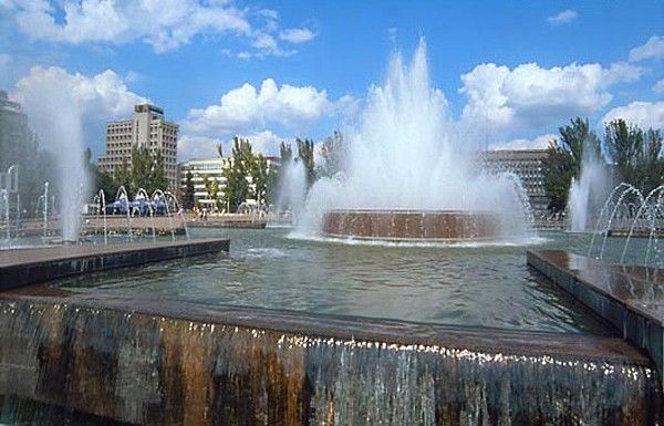 Запорожская фирма, арендовавшая площадь Фестивальную, хочет отсудить у города 5 млн гривен из 40