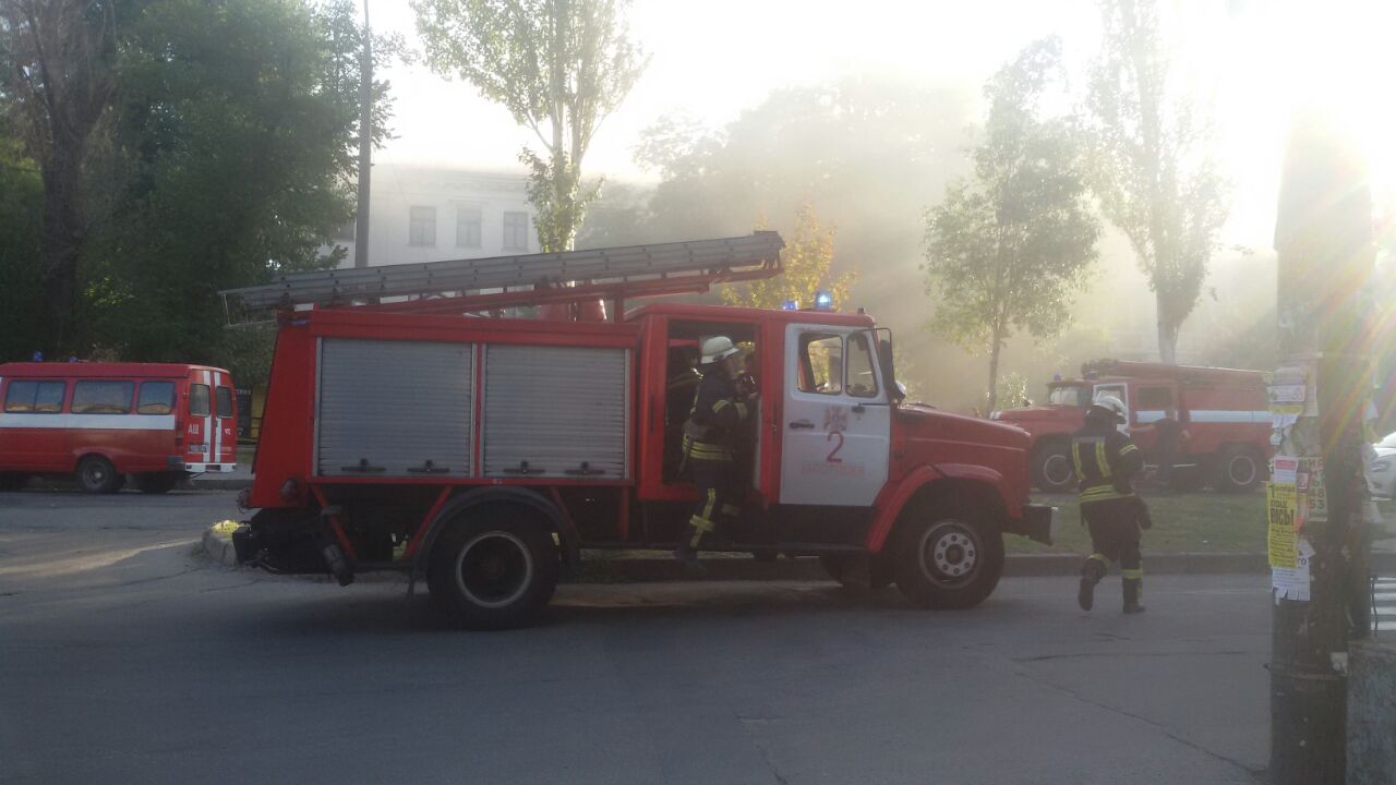 В Запорожье в одном из корпусов «Машинки» произошёл пожар (ФОТО)