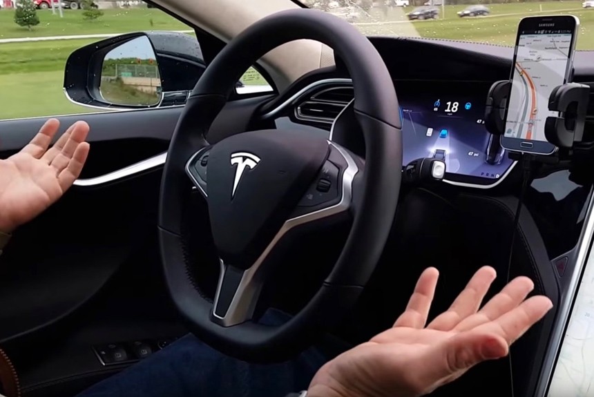 Водитель Tesla уснул за рулем, ехал 100 км/ч на автопилоте: (ВИДЕО)