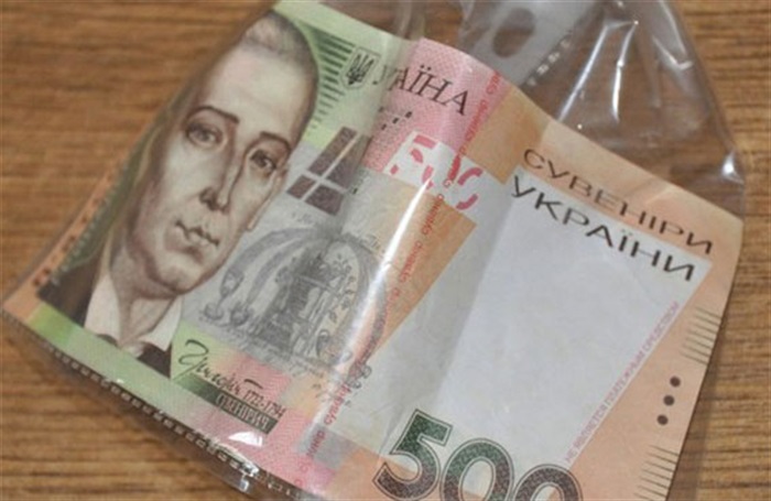 В Запорожской области парень рассчитался за товар поддельными деньгами (ФОТО)