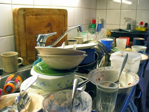 Антисанитария и просроченные продукты: в Запорожской области закрыли столовую