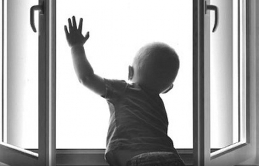 В Запорожье двухлетний ребенок выпал из окна шестого этажа