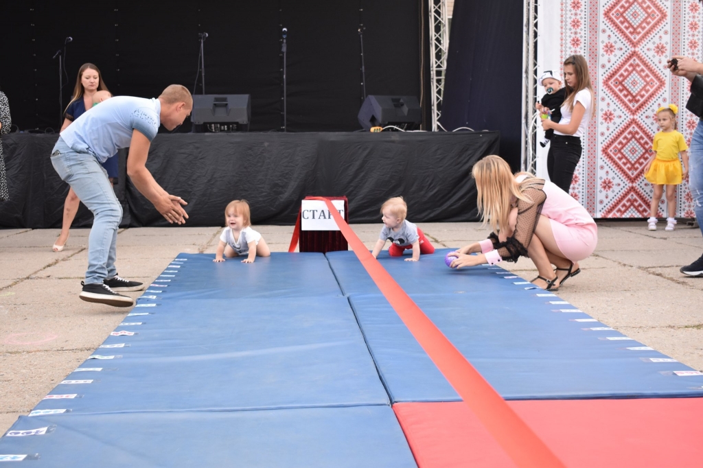 Младенцы из Запорожской области приняли участие в первых гонках “BABY cross” (ФОТО)