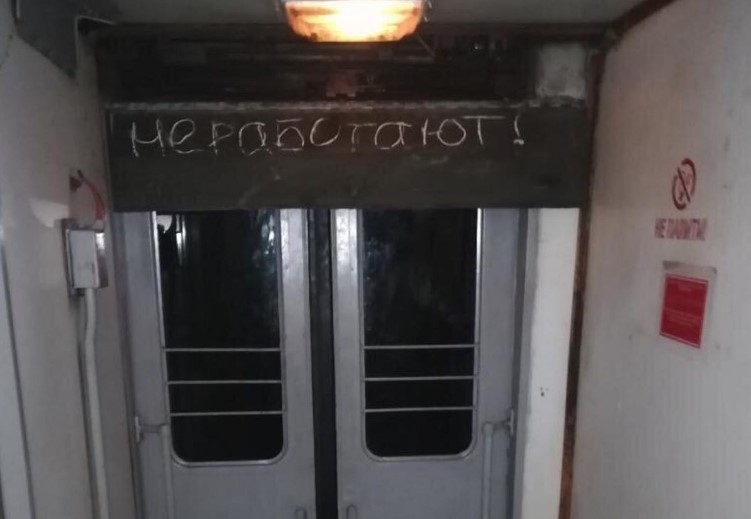 В сети показали фото запорожской электрички с нечеловеческими условиями (ФОТОФАКТ)