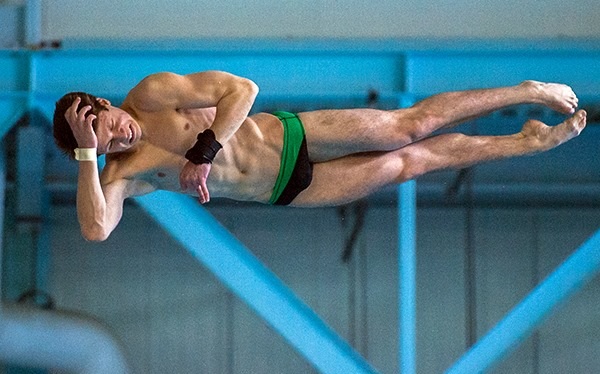 Известный запорожский прыгун в воду завершил карьеру и подался в шоу-бизнес (ФОТО)