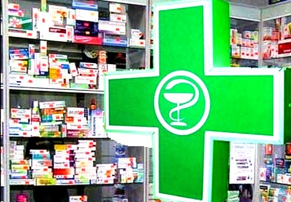 В Запорожье в аптеке на Металлургов продавали лекарственные средства с нарушением (ФОТО)